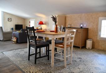 Le pigeonnier has Balcony rooms