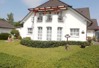 Haus Meyne has Balcony rooms