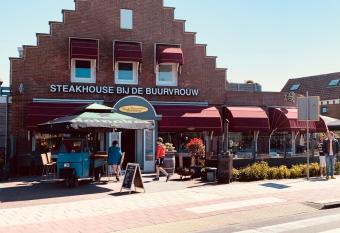 Slapen bij de Buurvrouw allows 18 year olds to book a room