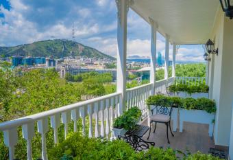 Hotel Passport Tbilisi allows 18 year olds to book a room