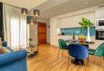 Luxury penthouse apartment near the city center allows 18 year olds to book a room