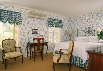 Lambertville House has Balcony rooms