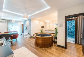 Padam Hotel & SPA has Balcony rooms