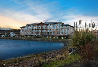 Oxford Suites Silverdale allows 18 year olds to book a room