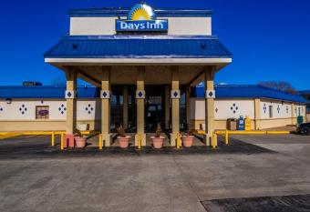 Days Inn by Wyndham Clinton allows 18 year olds to book a room