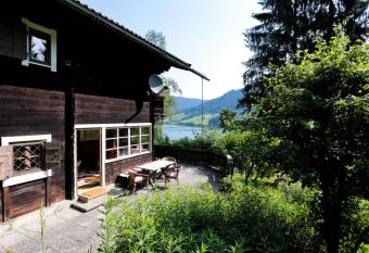 Schlierseehaus has Balcony rooms