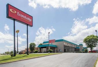 Econo Lodge Inn and Suites Joplin has Smoking rooms