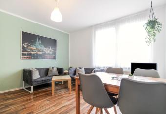 Fewo-Colonia K  ln-Innenstadt allows 18 year olds to book a room