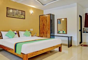 Lake Paradise Mahabaleshwar has rooms with a private hot tub