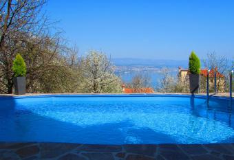 Apartman Mimi has Balcony rooms