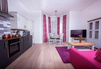 Best Luxury Apart Hotel in Oxford- Beechwood House allows 18 year olds to book a room