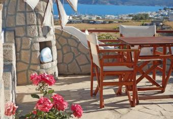 Christos rooms milos has Balcony rooms