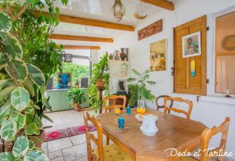 Green house with garden - Dodo et Tartine has Balcony rooms