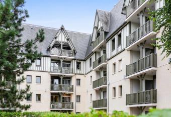 Residence Pierre & Vacances Les Embruns allows 18 year olds to book a room