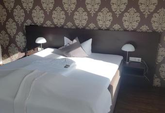 Weltmann`s Hotel & Restaurant allows 18 year olds to book a room