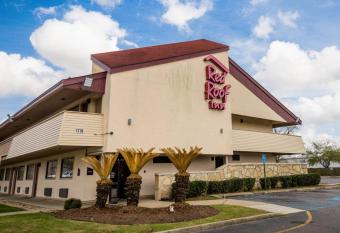 Red Roof Inn Lafayette, LA has Smoking rooms