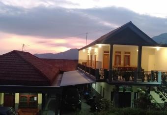 Homestay Anggun Bromo has Balcony rooms