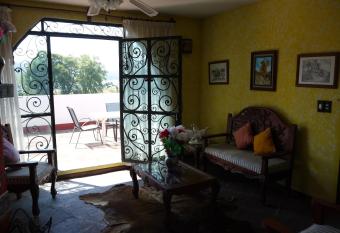 Hotel Real Caltengo has rooms with a private hot tub