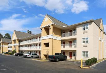 Motel 6 Columbus. Ga Columbus Airport allows 18 year olds to book a room