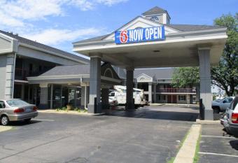 Motel 6 Alsip. Il has Smoking rooms