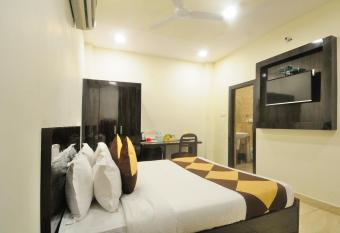 Hotel Vinayak allows 18 year olds to book a room