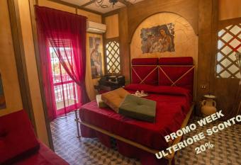 Nives Bed & Breakfast has Balcony rooms