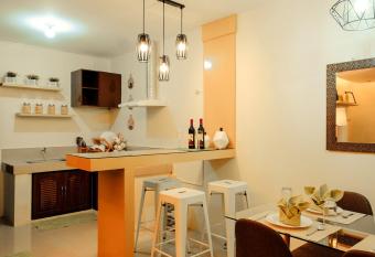 Fully Furnished Apartment with Netflix and Wifi has Balcony rooms