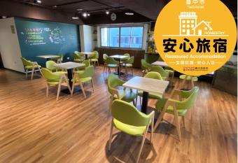 Mu Pinju Hotel allows 18 year olds to book a room