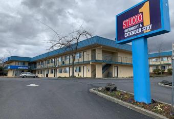 FairBridge Inn - Moscow allows 18 year olds to book a room