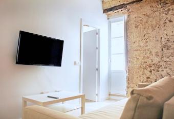 Plaza de Espa  a building has Balcony rooms