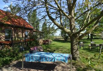 Roer, huisje aan de Maas has Balcony rooms