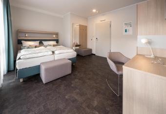 RS-HOTEL - smart luxury hotel & apartments, contactless and inspected allows 18 year olds to book a room