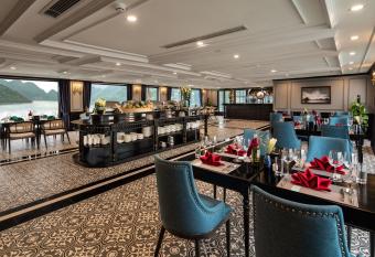 Doris Cruise has rooms with a private hot tub