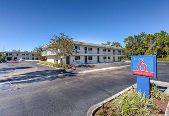 Studio 6 Orlando - Kissimmee has Smoking rooms