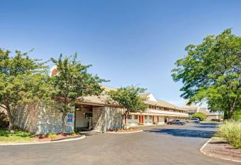 Days Inn & Suites by Wyndham Monroe allows 18 year olds to book a room