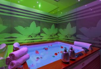 Boban Luxury Suites has Balcony rooms