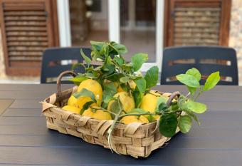 Villa il Cacciatore has rooms with a private hot tub