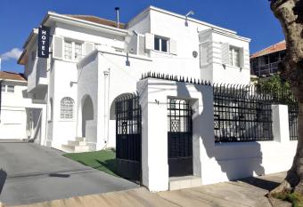 New York Suites allows 18 year olds to book a room