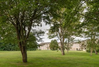 Holiday Inn Calais Coquelles, an IHG Hotel allows 18 year olds to book a room