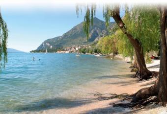 HOLIDAY APARTAMENTS has Balcony rooms