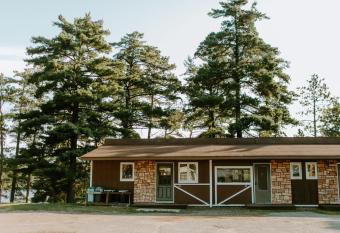 Silver Rapids Lodge & Campground has Balcony rooms