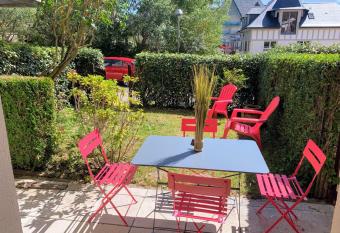 FRONT DE MER 11 - JARDIN - THALASSO has Balcony rooms