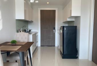 De Amber Pattaya by ME has Balcony rooms