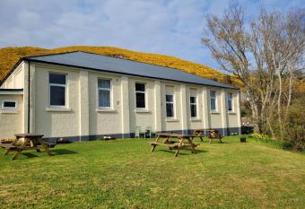 Helmsdale Lodge Hostel - all rooms en-suite allows 18 year olds to book a room