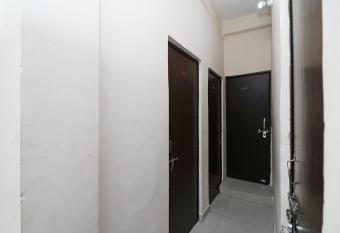 OYO kumbh prayag guest house allows 18 year olds to book a room