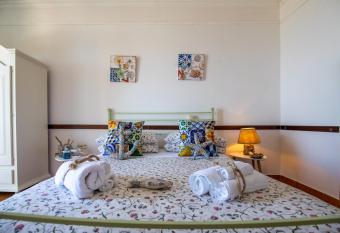 Madonna della Scala has Balcony rooms