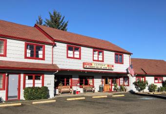 Lighthouse Inn has Balcony rooms