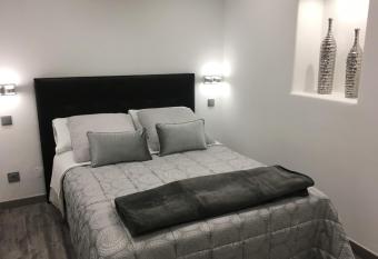 Apartamento Grace allows 18 year olds to book a room