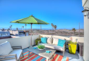 Spacious 4BR, Rooftop Deck, Fire Pit, Steps to Shore has Balcony rooms