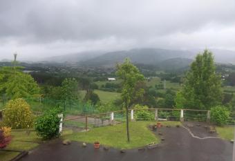 En la colina 2 Monta  ealde allows 18 year olds to book a room